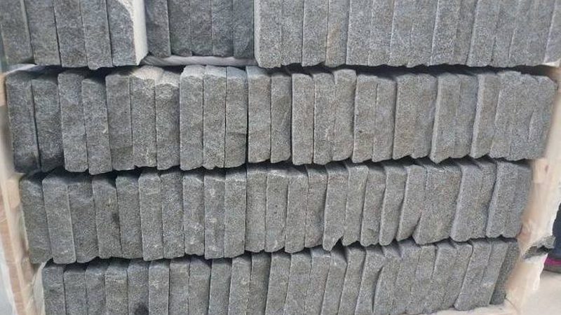 蘑菇石与真石漆：施工难度大比拼